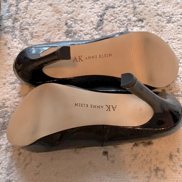 Anne Klein black heels, peep toe, never worn - Picture 5 of 8